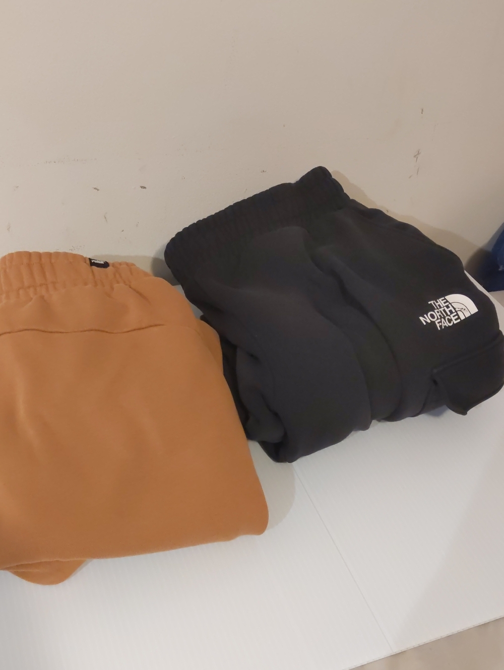 Lot Of 2 The North Face & Puma Mens Medium Sweatpants in Black and Dark Orange